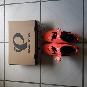 Brand new pair Pearl Izumi Women "Tri Fly Select v6" cycling shoes (Triathlon)